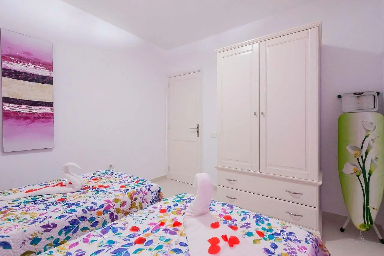 Villa Sara En San Eugenio - Sara Vacation アデヘ 0*,  スペイン